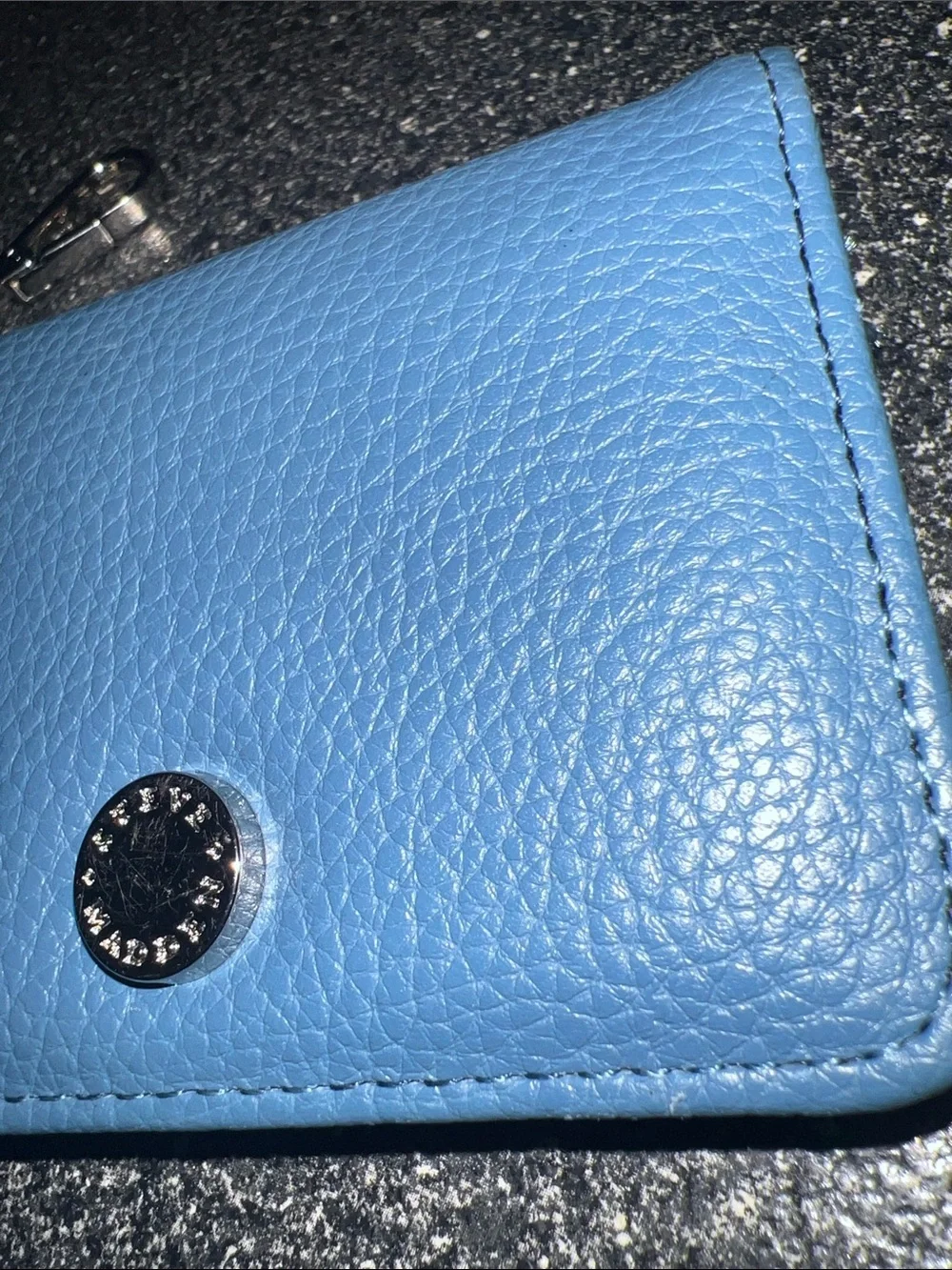 Steve Madden Bfold Clip On Card Case Wallet with Keyring in a blue textured pebb
